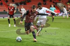 3. Liga; FC Ingolstadt 04 - Preußen Münster; Zweikampf Kampf um den Ball Felix Keidel (43, FCI) Kankam Kyerewaa Daniel (7 PM)