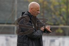 2. Frauen-Bundesliga - Saison 2021/2022 - FC Ingolstadt 04 - SV Henstedt-Ulzburg - Thorsten Splieth Co-Trainer (FCI) sieht auf die Uhr - Foto: Meyer Jürgen