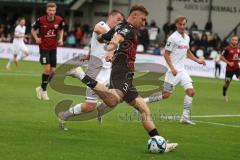 3.Liga - Saison 2023/2024 - SC Verl - FC Ingolstadt 04 - Julian  Klügl (Nr.31 - FCI) flankt zum Ausgleichstreffer durch Jannik Mause (Nr.7 - FCI) - jubel -  - Foto: Meyer Jürgen