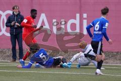 A - Junioren Bundesliga Süd/Südwest -  Saison 2021/2022 - FC Ingolstadt 04 - 1. FC Saarbrücken - Madougou Ibrahim (#9 FCI) - Hartz Elias Torwart Saarbrücken - Minke Johannes #5 Saarbrücken - Foto: Meyer Jürgen