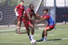 3. Liga; FC Ingolstadt 04 - Trainingsauftakt, erstes Training nach der Sommerpause; Torwart Markus Ponath (1, FCI) TrainingsspielDonald Nduka (27, FCI) Berkay Öztürk (39 FCI)