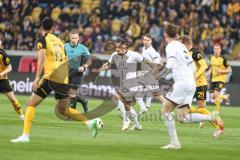 3. Liga; Dynamo Dresden - FC Ingolstadt 04; Pascal Testroet (37, FCI) Kammerknecht Claudio (15 DD) Tim Heike (9, FCI) Boeder Lukas (29 DD)