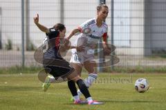 2. Bundesliga Frauen - Saison 2025/26 - FC Ingolstadt 04 Frauen - FCB München II - Annika Kömm (Nr.25 - FC Ingolstadt Frauen I) - Kappes Jana rot FCB  - Foto: Meyer Jürgen