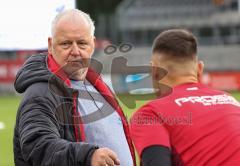 2.BL; SV Sandhausen - FC Ingolstadt 04 - Vorsitzender des Vorstandes Peter Jackwerth (FCI) mit Torwart Fabijan Buntic (24, FCI)