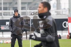 2.BL; FC Ingolstadt 04 - Training, neuer Cheftrainer Rüdiger Rehm, Pressekonferenz, Cheftrainer Rüdiger Rehm (FCI) leitet erstes Training, beobachtet die Spieler