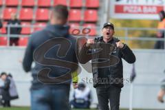 3. Liga; FC Ingolstadt 04 - MSV Duisburg; regt sich auf Cheftrainer Achim Beierlorzer (FCI) an der Seitenlinie, Spielerbank Cheftrainer Dietmar Hirsch (MSV) links