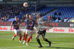 2.BL; Holstein Kiel - FC Ingolstadt 04 - Zweikampf Kampf um den Ball Filip Bilbija (35, FCI) Thesker Stefan (5 Kiel)