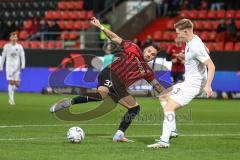 3. Liga; FC Ingolstadt 04 - Erzgebirge Aue; Zweikampf Kampf um den Ball Pascal Testroet (37, FCI) Majetschak Erik (13 Aue)