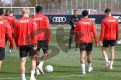 3.Liga - Saison 2022/2023 - FC Ingolstadt 04 -  - Cheftrainer Michael Köllner (FCI) beim ersten Training - Cheftrainer Michael Köllner (FCI) begrüsst die Spieler - Foto: Meyer Jürgen