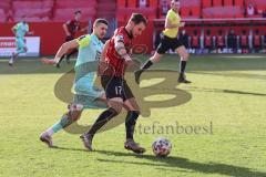 3. Liga - FC Ingolstadt 04 - 1. FC Kaiserslautern - Michael Heinloth (17, FCI) Zweikampf