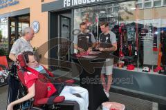 3.Liga - Saison 2023/2024 - FC Ingolstadt 04 -  Autogrammstunde - Torwart Marius  Funk (Nr.1 - FCI) - Jannik Mause (Nr.7 - FCI) - Foto: Markus Banai