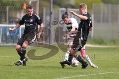 Kreisliga - Saison 2025/26- SV Karlskron - SV Kasing - Emre Erbas weiss Kasing - Daniel Reitberger schwarz Karlskron   - Foto: Meyer Jürgen