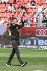 3. Liga; FC Ingolstadt 04 - SV Elversberg; Cheftrainer Michael Köllner (FCI) bedankt sich bei den Fans Fankurve