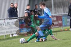 Kreisliga - Saison 2023/24 -  SV Hundszell - SV Denkendorf - Lukas Conradi blau Hundszell - Sebastian Plank grün Denkendorf - Foto: Meyer Jürgen