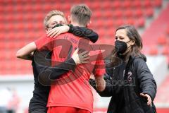 Im Bild: Kevin Ulrich (FC Ingolstadt) und Laune Thurm (#17 FCI B-Junioren) fallen sich in die Arme

Fussball - B-Junioren - Relegation 2021  - FC Ingolstadt 04 - SSV Jahn Regensburg -  Foto: Ralf Lüger/rsp-sport.de