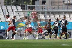 3. Liga; Rot-Weiss Essen - FC Ingolstadt 04; Elfmeter 1:0 Bastians Felix (4 RW) trifft gegen Torwart Marius Funk (1, FCI) Jubel bei Essen