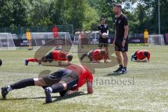 Bayernliga Süd - Saison 2022/2023 - FC Ingolstadt 04 II -  Trainingsauftakt - Maximilian Habereder Athletiktrainer gibt Anweisungen und Käs Alexander Trainer FCI sieht zu - Foto: Meyer Jürgen