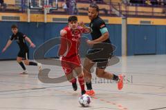 Hallenturnier MTV Ingolstadt - Saison 2025/26 - Türkisch SV Ingolstadt - SV Manching - Baha Asici rot Türkisch - Emanuel Gstettner schwarz Manching - Foto: Meyer Jürgen