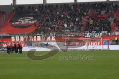 3.Liga - Saison 2022/2023 - FC Ingolstadt 04 -  - FC Freiburg II - Die Mannschaft bildet einen Kreis vor dem Spiel - Fans - Choreo - Sprcuband - Foto: Meyer Jürgen