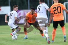 Toto-Pokal; SV Hutthurm - FC Ingolstadt 04; David Udogu (47, FCI) Yannick Deichmann (20, FCI) Zweikampf Kampf um den Ball