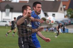 Kreisklasse - Saison 2025/26- TSV Großmehring - ST Scheyern - Florian Wirsching schwarz Scheyern - Sebastian Eisenberger blau Großmehring - Foto: Meyer Jürgen