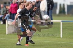 2023_11_12 - SV Hundszell - SV Karlskron   - Kreisliga - Saison 2023/24  - Samuel Tkac weiss Karlskron - Paul Amann schwarz Hundszell - Foto: Meyer Jürgen