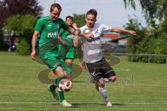 Kreisliga - TSV Baar Ebenhausen - TSV Gaimersheim - Christopher Geyer weiss Ebenhausen - Florian Ihring grün Gaimersheim - Foto: Jürgen Meyer