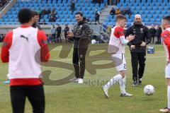 3.Liga - Saison 2022/2023 - 1. FC Saarbrücken - FC Ingolstadt 04 - Cheftrainer Guerino Capretti  (FCI) sieht beim warm machen zu  - Foto: Meyer Jürgen