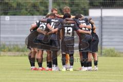 Bayernliga Nord - Saison 2024/25 - Freundschaftsspiel - FC Ingolstadt 04 II - FC Pipinsried -  Die Mannschaft bildet einen Kreis vor dem Spiel -  - XXXXX - Foto: Meyer Jürgen