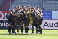 2.BL; FC Ingolstadt 04 - Fortuna Düsseldorf; vor dem Spiel Team zusammen, Torwart Fabijan Buntic (24, FCI) motiviert