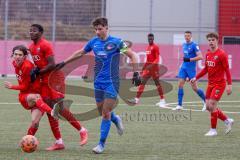 A - Junioren Bundesliga Süd/Südwest -  Saison 2021/2022 - FC Ingolstadt 04 - Heidenheim - Causevic Benjamin (#17 FCI) schiesst auf das Tor - Udebuluzor Michael (#21 FCI) - Foto: Meyer Jürgen