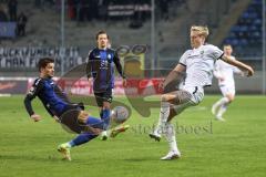 3. Liga; SV Waldhof Mannheim - FC Ingolstadt 04; Zweikampf Kampf um den Ball Riedel Julian (3 WM) Tobias Bech (11, FCI)
