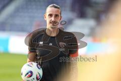 3. Liga; VfL Osnabrück - FC Ingolstadt 04; vor dem Spiel Torwart-Trainer Arvid Schenk  (FCI)