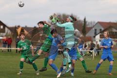 Kreisliga - Saison 2023/24 -  SV Hundszell - SV Denkendorf - Marius Heß grün Denekndorf - Luca Kammerer blau Hundszell - Gabriel Hägel Torwart Hundszell - Foto: Meyer Jürgen