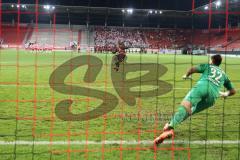 Toto-Pokal - Saison 2023/2024 - FC Ingolstadt 04 - Jahn Regensburg - Elmeterschießen - Daouda Beleme (Nr.9 - FCI) - Torwart Alexander Weidinger (Nr.32 - Regensburg) - Foto: Meyer Jürgen