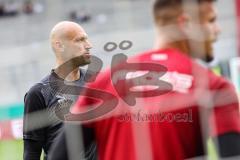 DFB Pokal; FC Ingolstadt 04 - Erzgebirge Aue; Torwart-Trainer Robert Wulnikowski (FCI) mit Torwart Fabijan Buntic (24, FCI)
