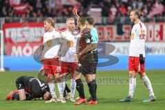 3. Liga; FC Ingolstadt 04 - 
Rot-Weiss Essen; Götze Felix (24 RWE) foult Jannik Mause (7, FCI) danach Gelb Rote Karte