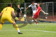 Toto-Pokal - VfB Forstinning - FC Ingolstadt 04; Tor Versuch Jongmin Seo (7, FCI) schießt zum Torwart auf dem Spielfeld