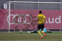 Bayernliga Süd - Saison 2022/2023 - FC Ingolstadt 04 - SV Kirchanschöring - Torwart Markus  Ponath (Nr.40 - FCI) wert den Ball ab von Nicklas Thorsten gelb Kirchanschöring - Foto: Meyer Jürgen