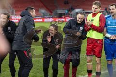 3. Liga; FC Ingolstadt 04 - TSG Hoffenheim II; Spiel ist aus, Sieg Jubel Freude Cheftrainerin Sabrina Wittmann (FCI) Mannschaft im Kreis Co-Trainer Patrick Schönfeld (FCI) Mattis Hoppe (2, FCI) #Torwart-Trainer Arvid Schenk  (FCI) Jasper Maljojoki (23, FC