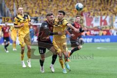 3. Liga; FC Ingolstadt 04 - SG Dynamo Dresden; Julian Kügel (31, FCI) Kammerknecht Claudio (15 DD) Zweikampf Kampf um den Ball