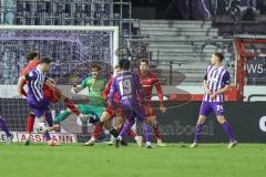 3. Liga; VfL Osnabrück - FC Ingolstadt 04; Torwart Kai Eisele (25, FCI) pariert den Ball #017#Wiethaup Kevin (19 VFL) Jonas Scholz (15, FCI) Dennis Kaygin (10, FCI)