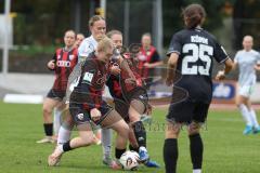 2. Frauen Bundesliga - Saison 2025/26- FC Ingolstadt 04 - VFL Wolfsburg - Stefanie Reischmann (Nr.24 - FC Ingolstadt Frauen I) - Anastasia Harting weiss Wolfsburg - Nina Penzkofer (Nr.29 - FC Ingolstadt Frauen I) links - Foto: Meyer Jürgen