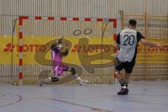 Lotto Bayern Hallencup - Saison 2024/25 - Türkisch SV Ingolstadt - TSV Ober./Unterhaunstadt- 6 meter schiessen - Ramazan Kurnaz grau Ober./Unterhaunstadt  - Tobias goosss TW Türkisch - Foto: Meyer Jürgen