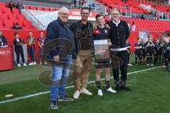 3. Liga - Saison 2024/25 - FC Ingolstadt 04 - SV Wehen Wiesbaden - Verabschiedung  - Vorsitzender des Vorstandes Peter  Jackwerth (FCI) - Karl Meier - Moritz Seiffert (Nr.23 - FCI) - Geschäftsführer Sport und Kommunikation Dietmar Beiersdorfer (FCI) - XXX