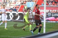 3. Liga; FC Ingolstadt 04 - Viktoria Köln; Chance verpasst, Pascal Testroet (37, FCI) ärgert sich, Torwart Voll Ben (1 Köln)