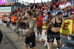 3.Liga - Saison 2022/2023 - VFL Osnabrück - FC Ingolstadt 04 - Das Spiel ist aus - Jubel - Die Mannschaft feiert mit den fans  - Foto: Meyer Jürgen