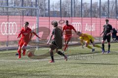 A - Junioren Bundesliga Süd/Südwest -  Saison 2021/2022 - FC Ingolstadt 04 - FC Bayern München - Wenig Marcel #8 schwarz München mit einer Torchance - Bock Julian Torwart (#33 FCI) - Nduka Donald (#4 FCI) - Riedl Fabio (#18 FCI) - Foto: Meyer Jürgen