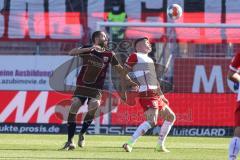 2.BL; FC Ingolstadt 04 - SSV Jahn Regensburg; Zweikampf Kampf um den Ball Rico Preißinger (6, FCI)