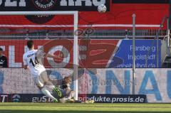 3. Liga; FC Ingolstadt 04 - Viktoria Köln; Torwart Marius Funk (1, FCI) rettet den Ball von Meißner Robin (14 Köln)